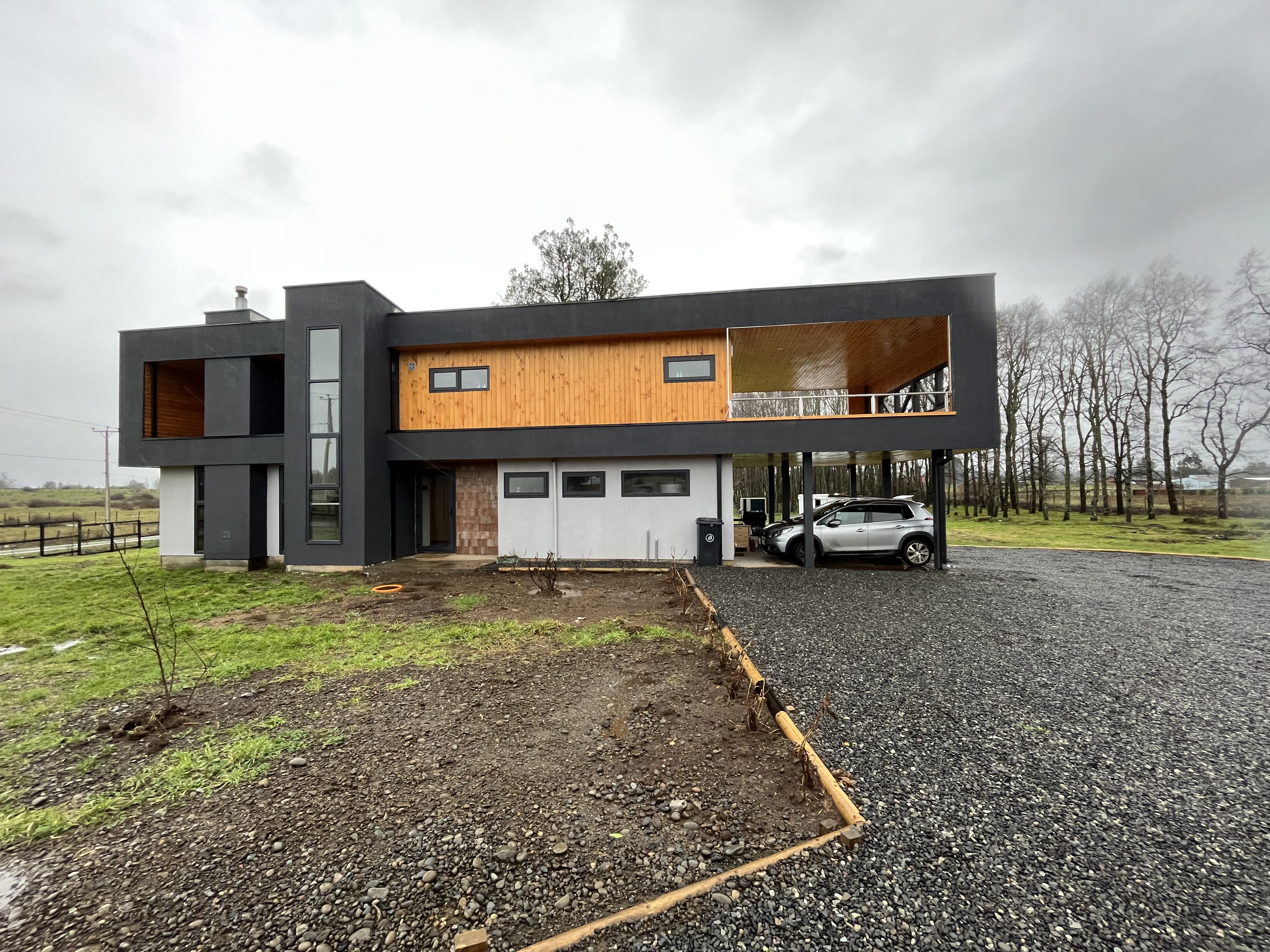 Casa Obando Marchant en parcela del sur de Chile